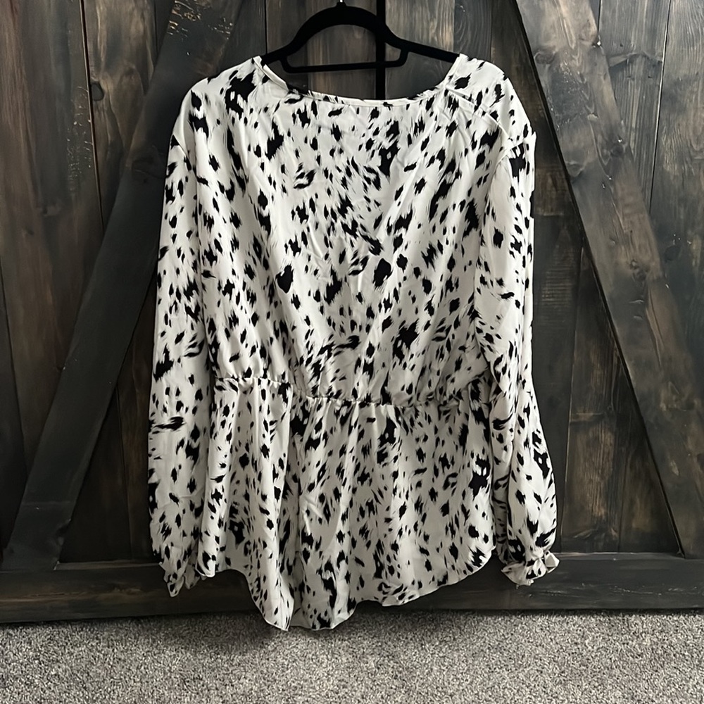 Plus Boho Cream Leopard Print Surplice Peplum Top - Picture 2 of 6